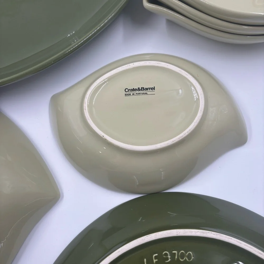 NWOT Crate & Barrel 7-Pc Ceramic Leaf Serving Set - Olive Green